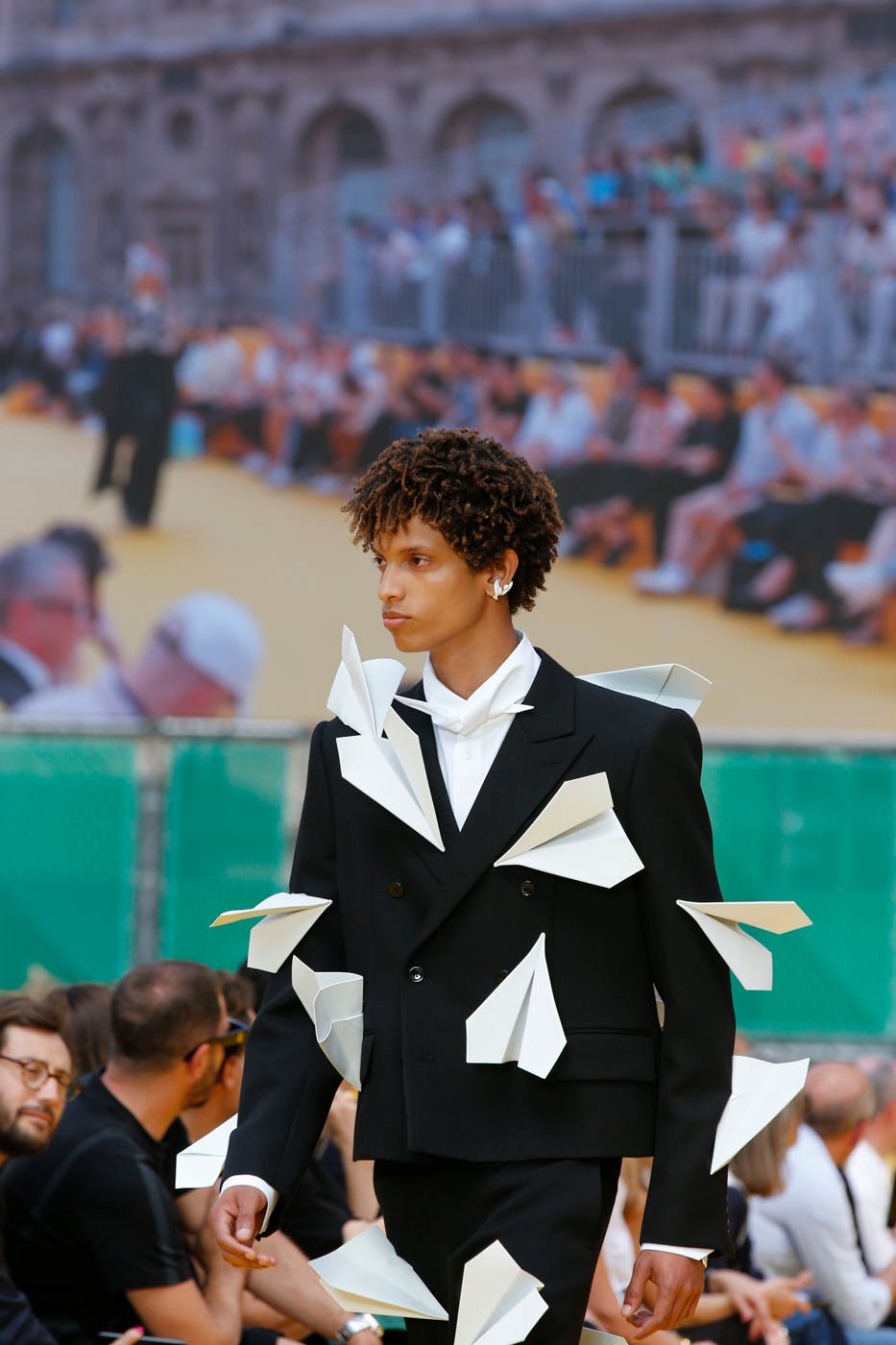 louis-vuitton-ss23-collection-runway-bags-shoes (15)