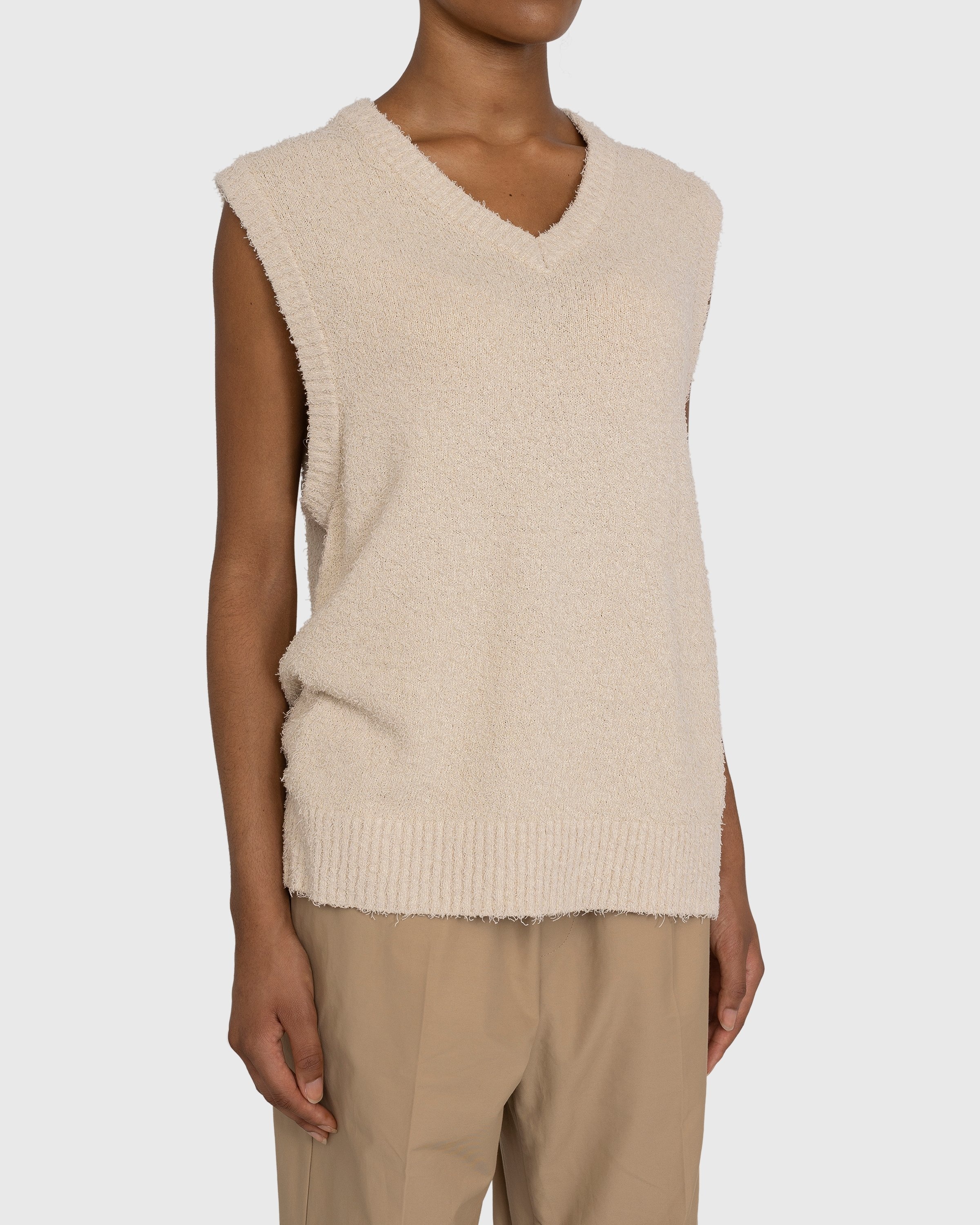 Highsnobiety – V-Neck Sweater Vest Beige - Gilets - Beige - Image 4
