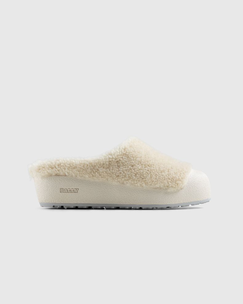 Crans Leather Slippers Beige