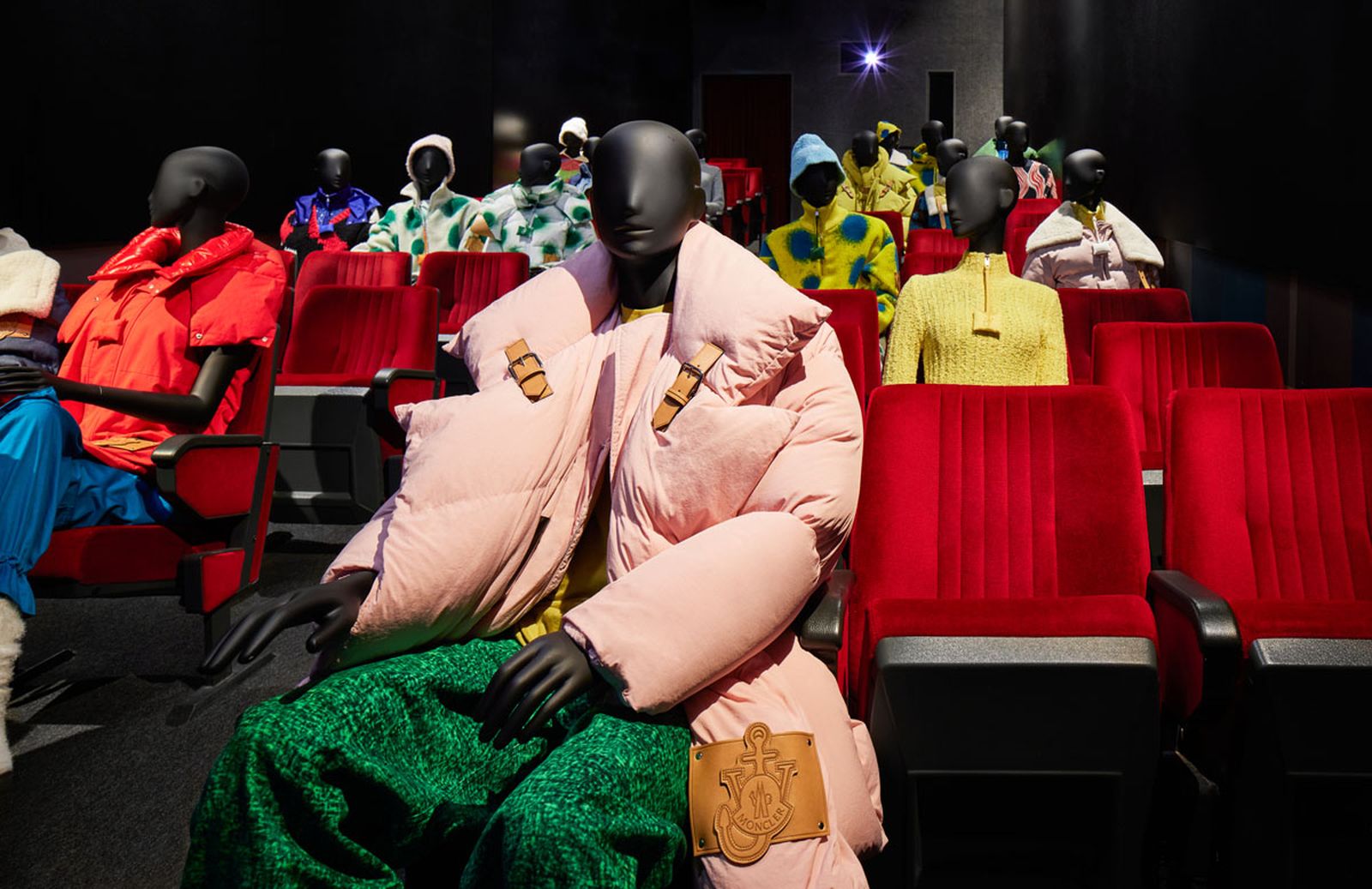 1_Moncler_JW_ANDERSON_installation_with_mannequines_03