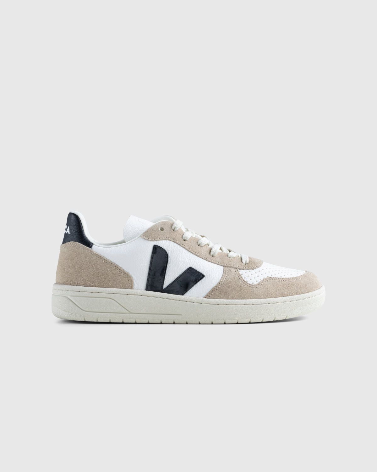 Veja v10 sales beige