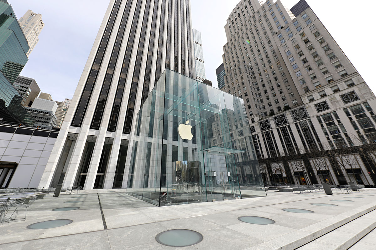 he Apple store on Fifth Avenue stands empty during the coronavirus pandemic