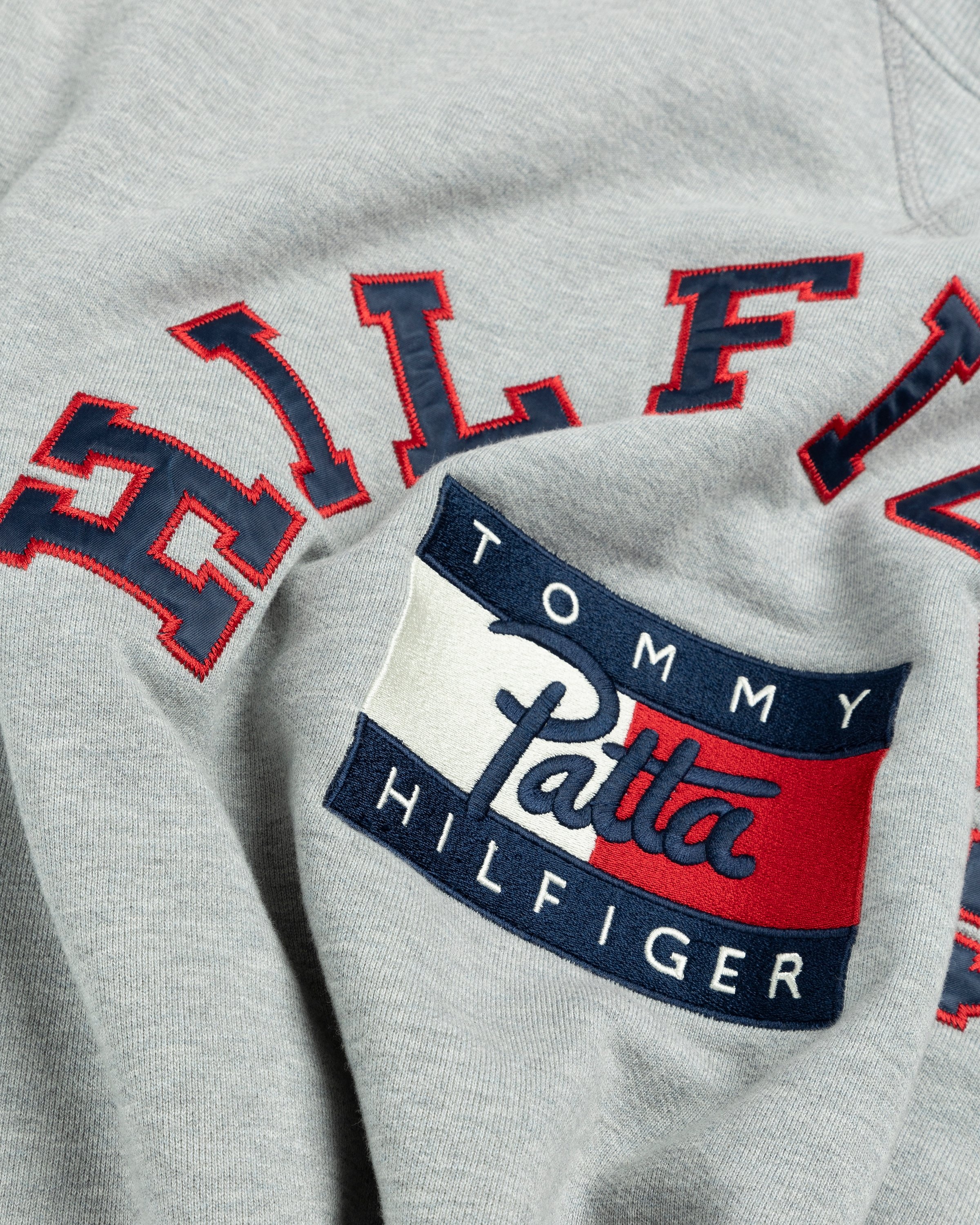 Patta x Tommy Hilfiger – Crewneck Sweatshirt Mid Grey Heather - Knitwear - Grey - Image 5
