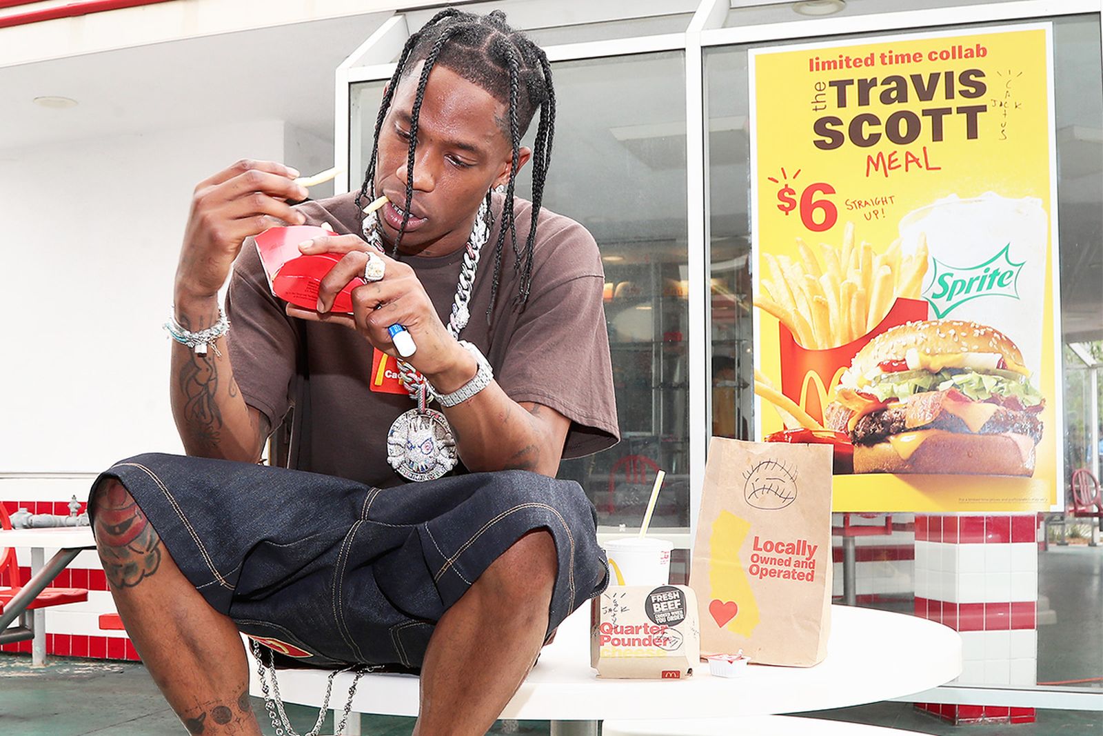 travis scott eating a McDonald's burger