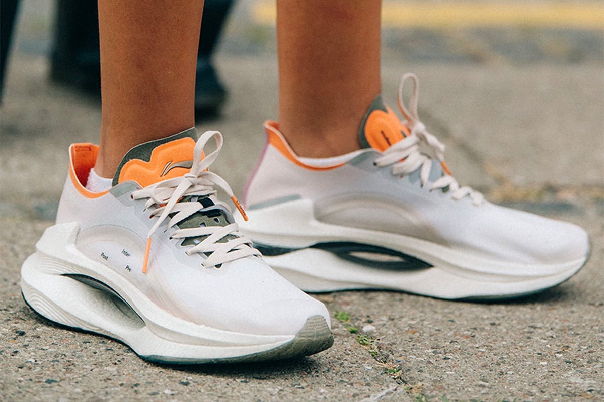 lightest sneakers for walking