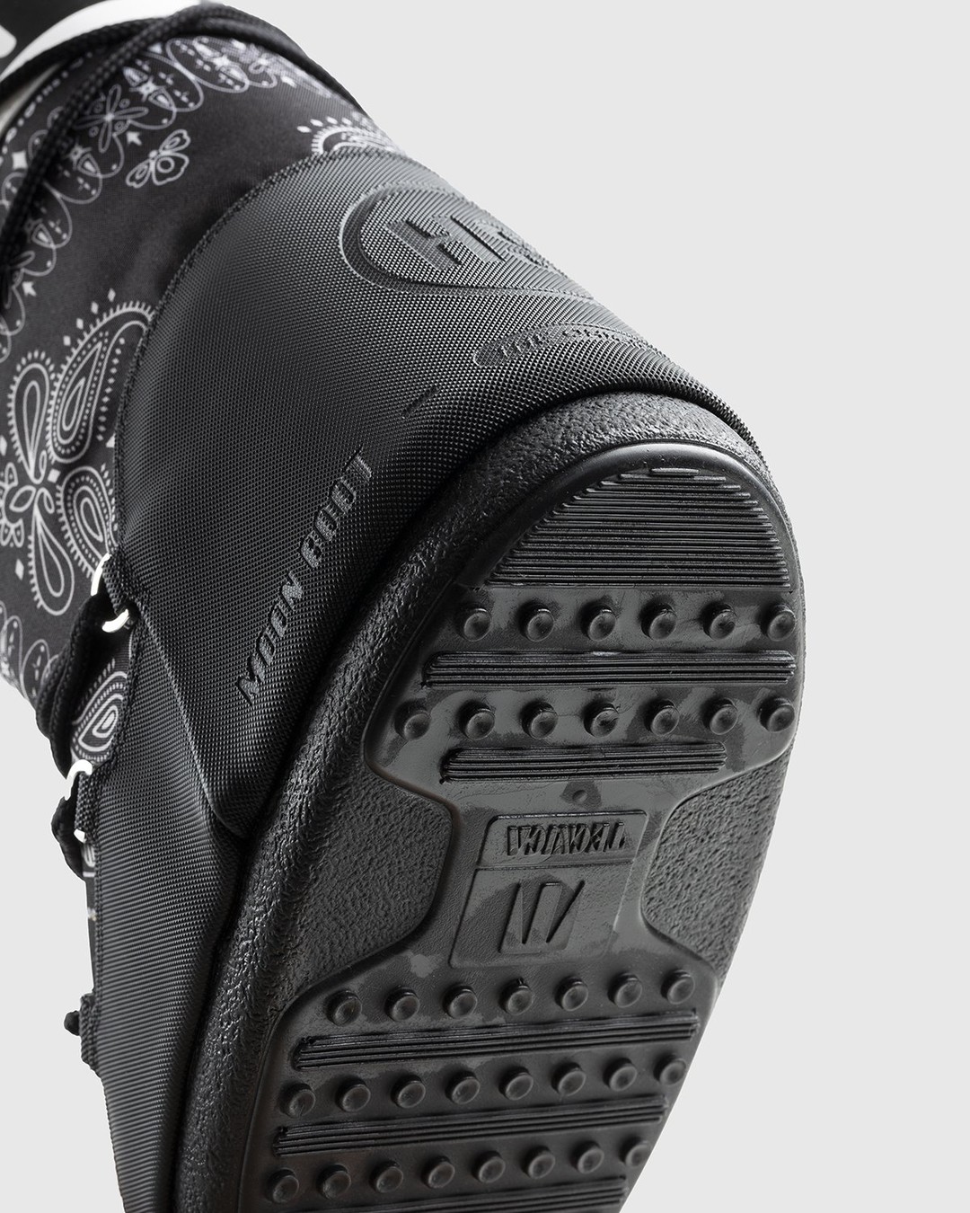 Moon Boot x Highsnobiety – Icon Boot Bandana Black - Boots - Black - Image 5