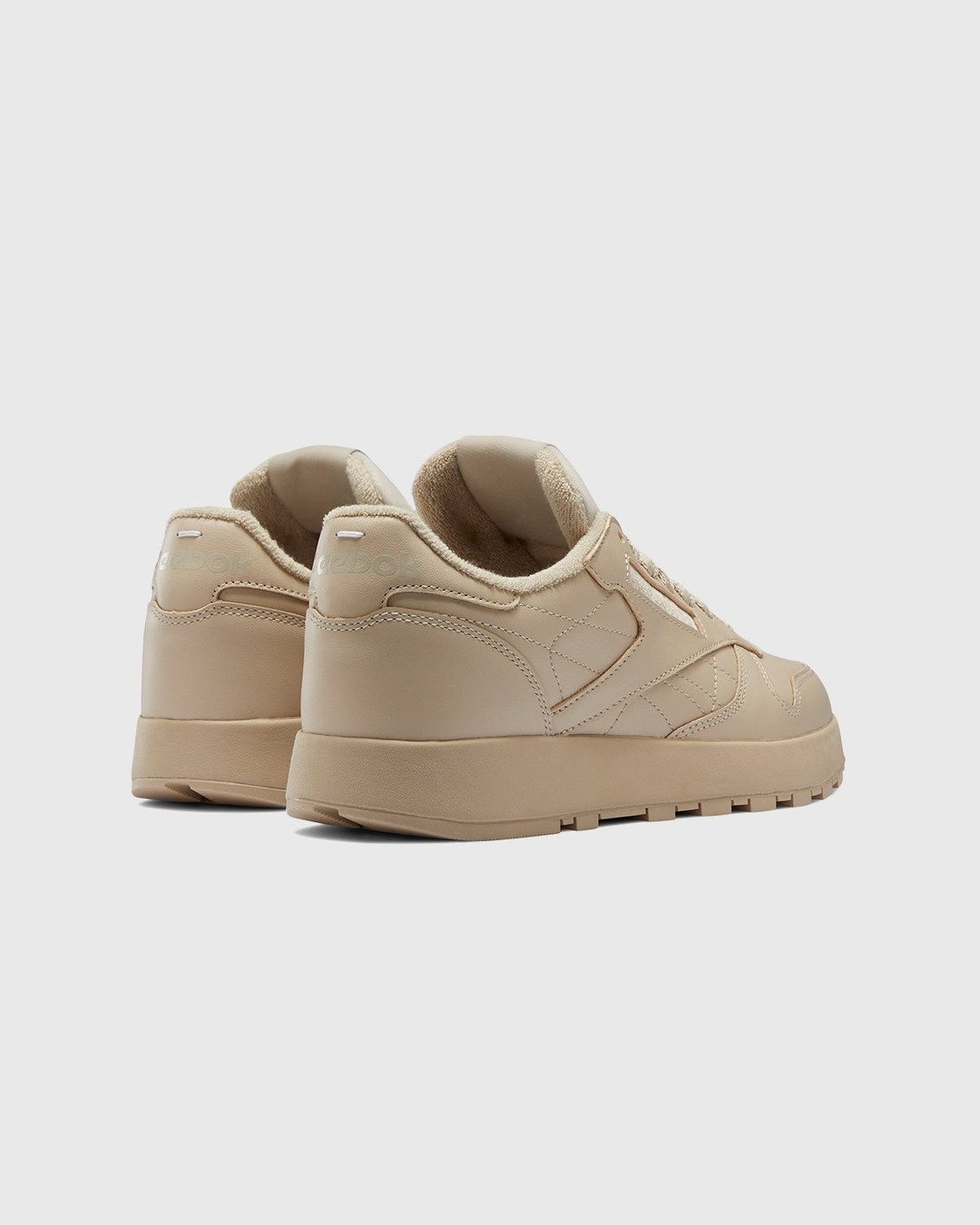 Maison Margiela x Reebok – Classic Leather Tabi Natural - Sneakers - Beige - Image 3