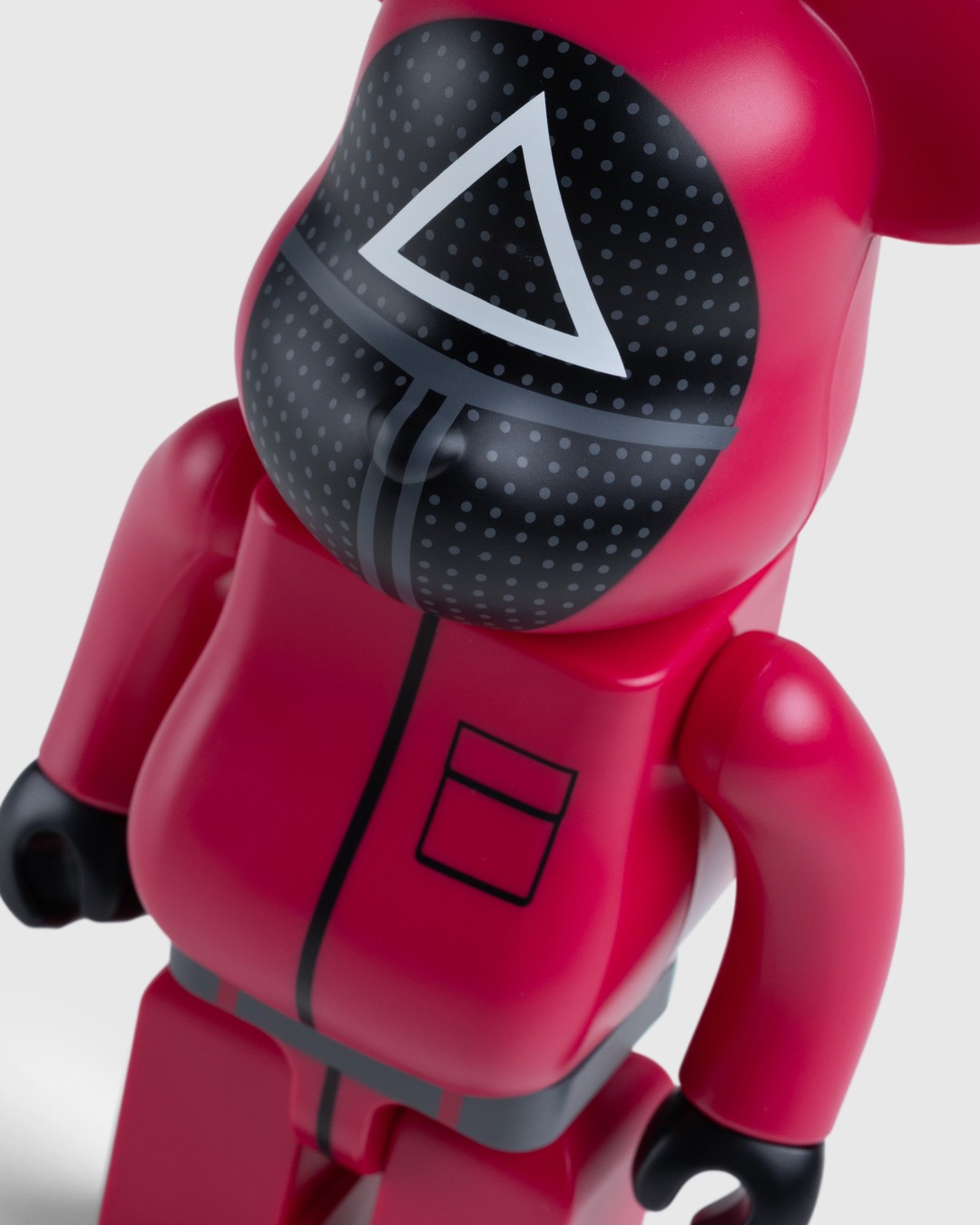Medicom – Be@rbrick Squid Game Guard △ 100% & 400% Set Multi - Art & Collectibles - Multi - Image 4