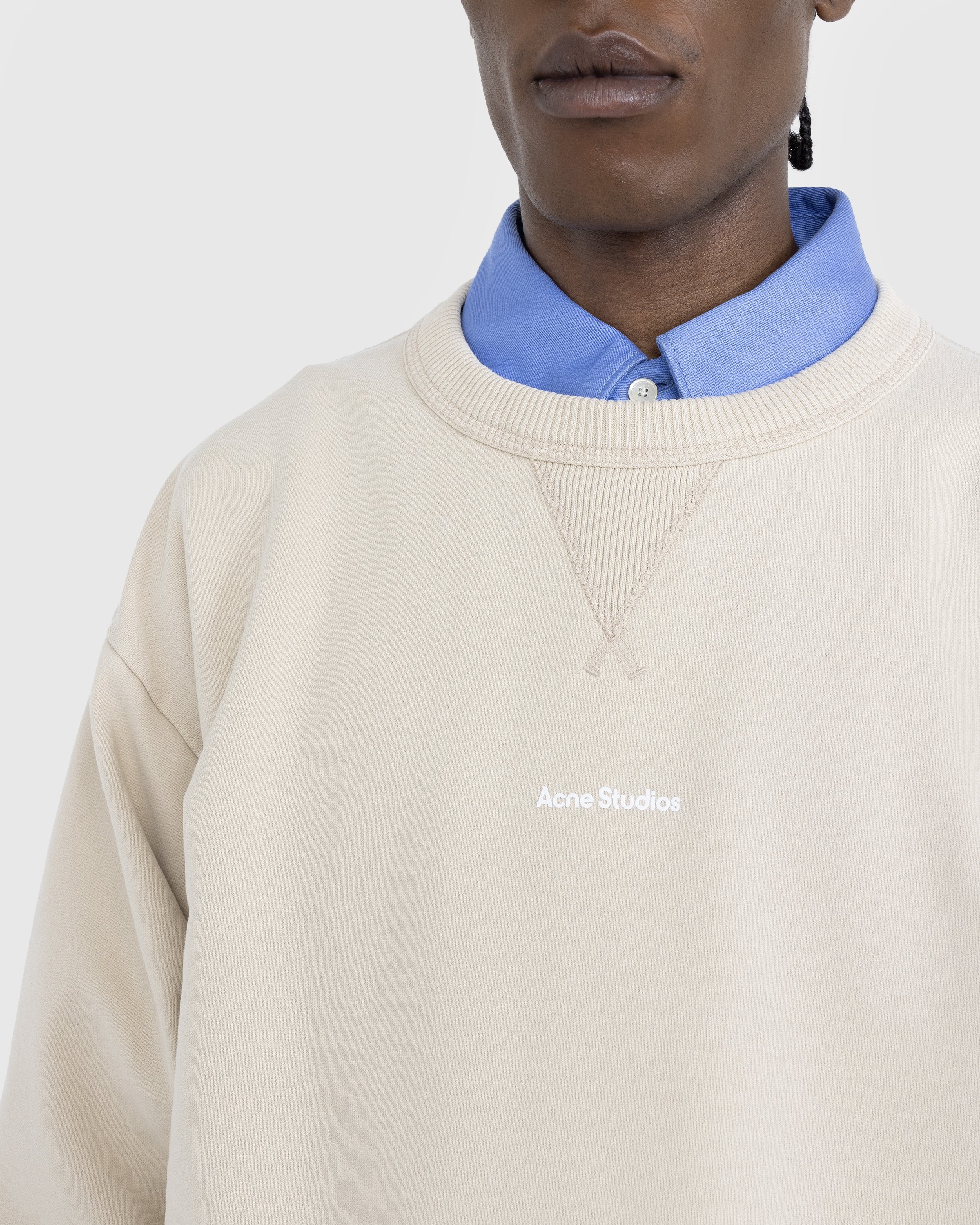 Acne Studios – Stamp Logo Sweater Champagne Beige - Sweats - Beige - Image 4