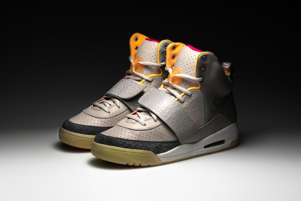 Suave amistad Frente size? Launches re-size? With the Nike Air Yeezy 1 "Zen Grey"