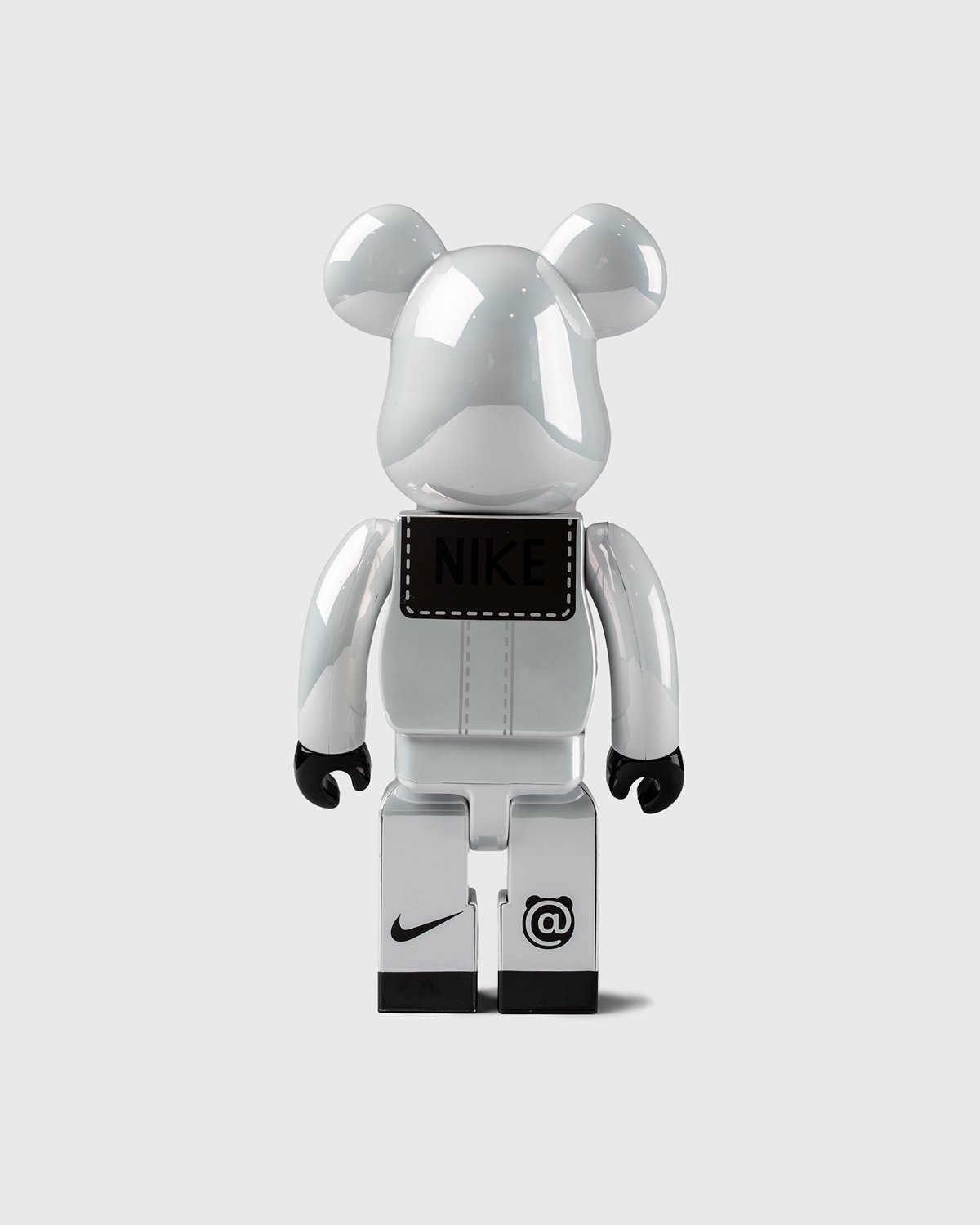 Medicom – Be@rbrick Nike SB 2020 1000% White - Art & Collectibles - White - Image 2
