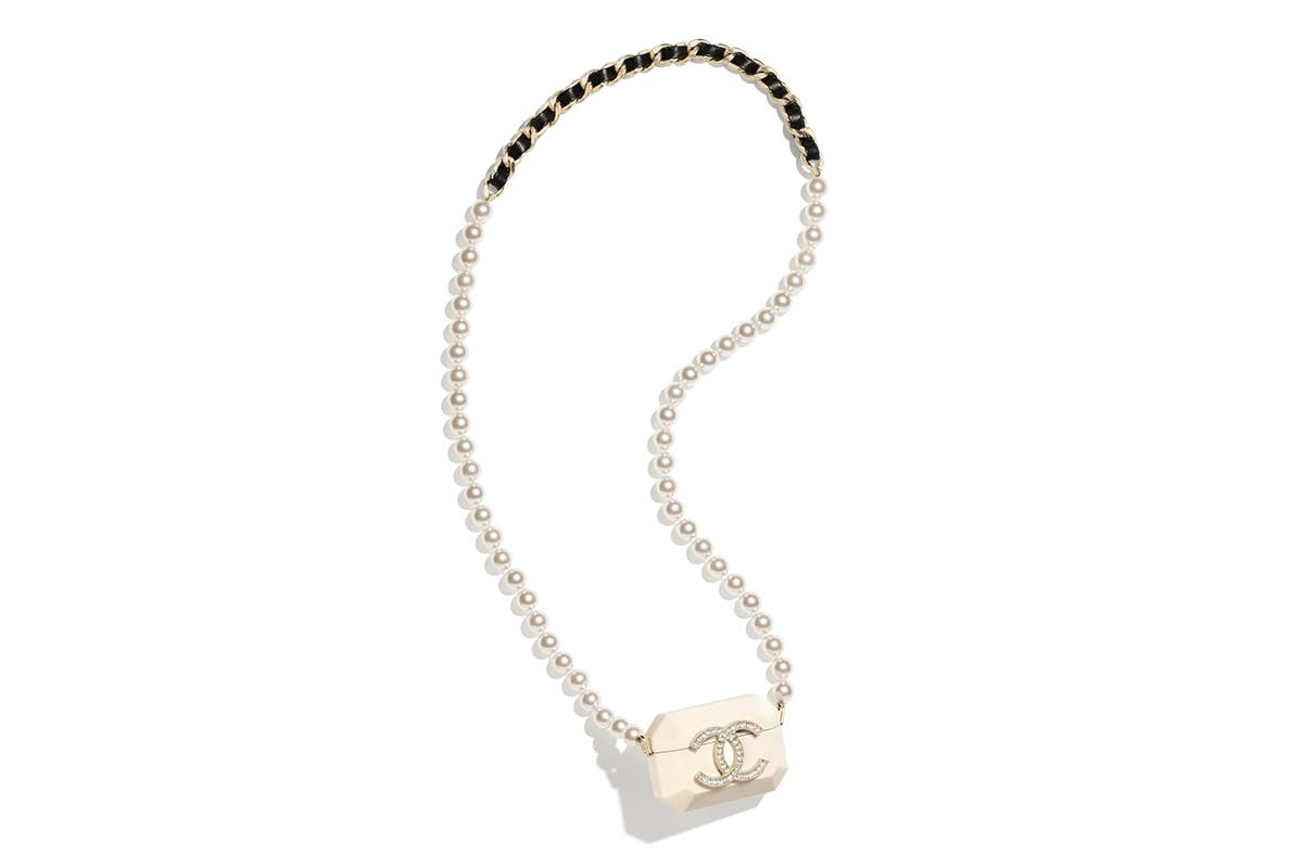 chanel-airpods-case-necklace-03