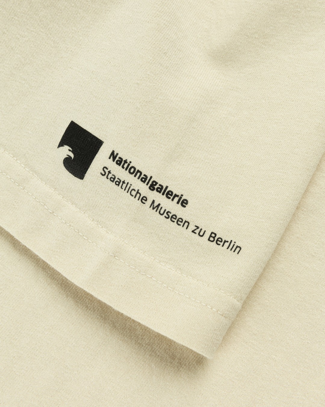 Neue Nationalgalerie x Highsnobiety – BERLIN, BERLIN 3 T-Shirt Off-White - Tops - Beige - Image 4