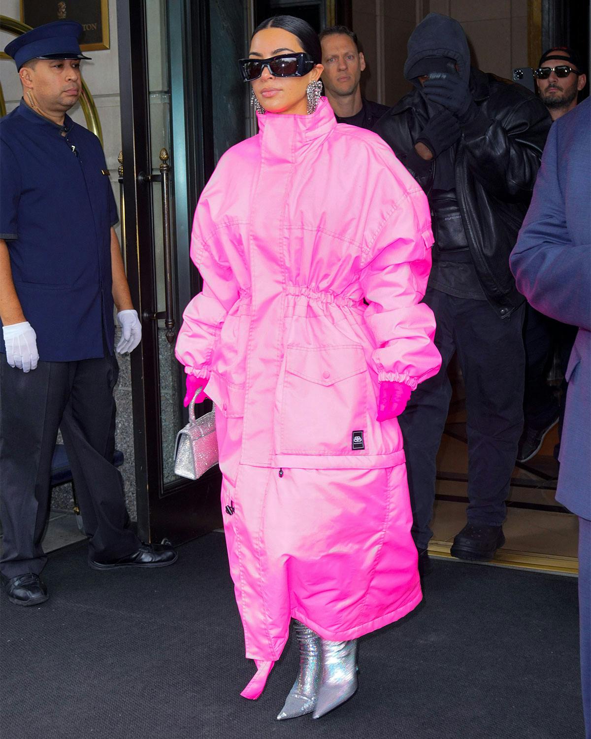 kim-kardashian-snl-balenciaga-01