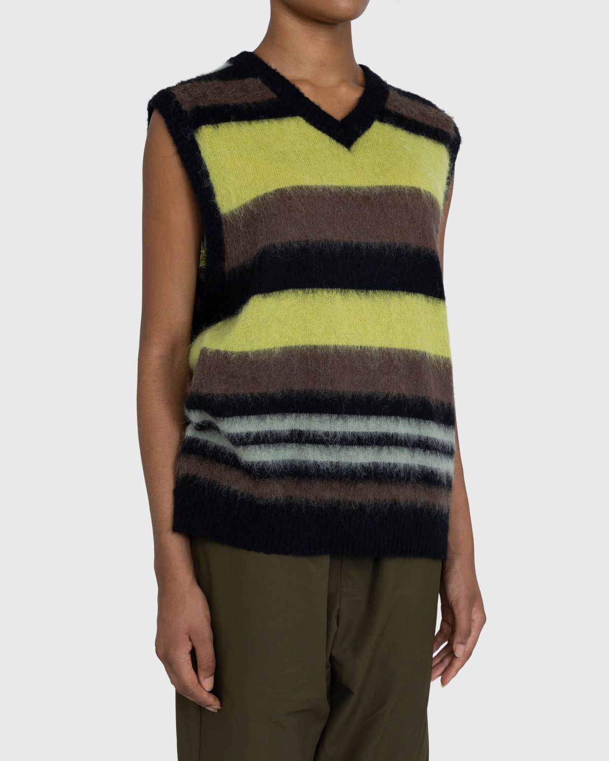 Highsnobiety – Striped V-Neck Sweater Vest Black - Knitwear - Black - Image 4
