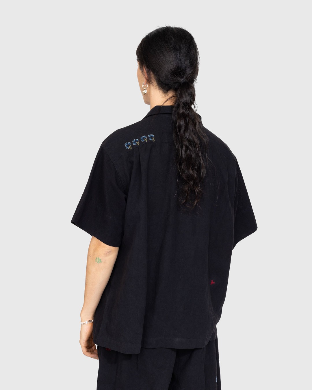 Story mfg. – Greetings Shirt Sampler Black - Shirts - Black - Image 3