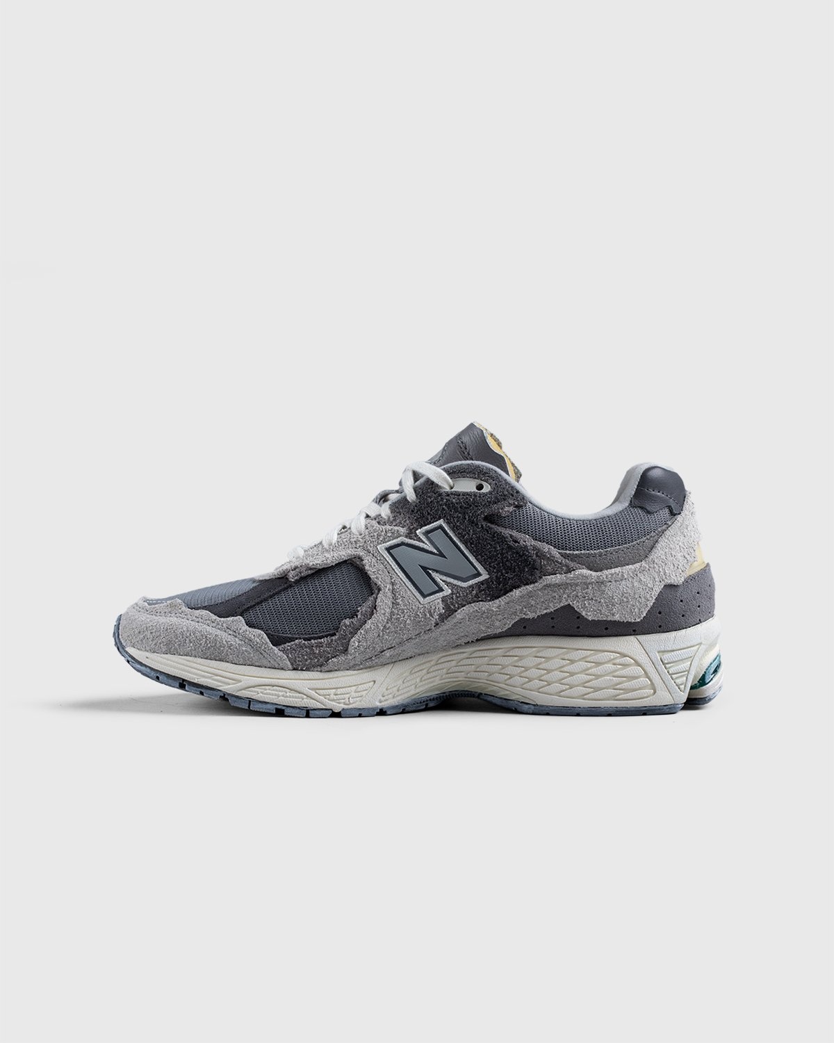 New Balance – M2002RDA Rain Cloud - Sneakers - Grey - Image 2