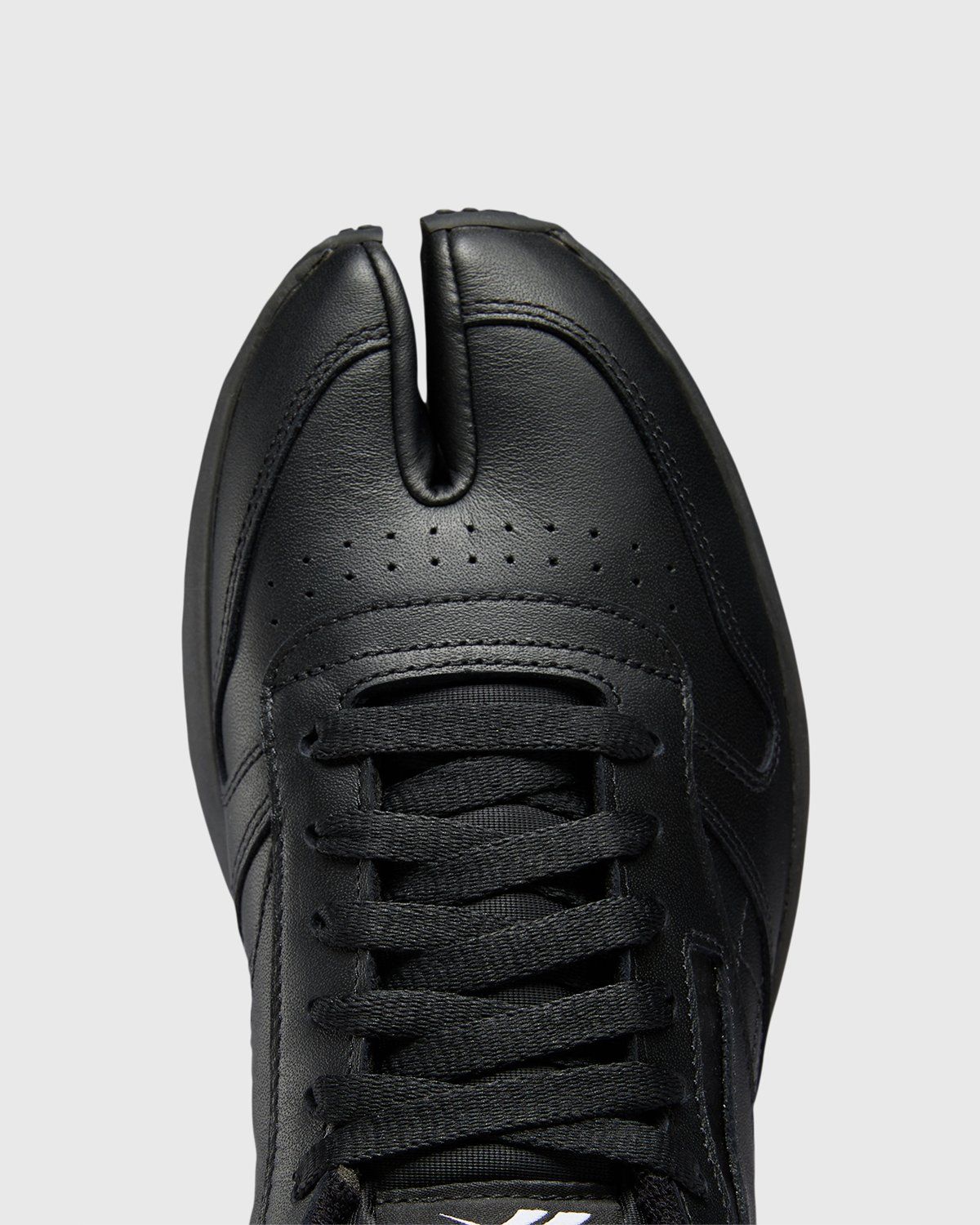 Maison Margiela x Reebok – Classic Leather Tabi Black - Sneakers - Black - Image 4