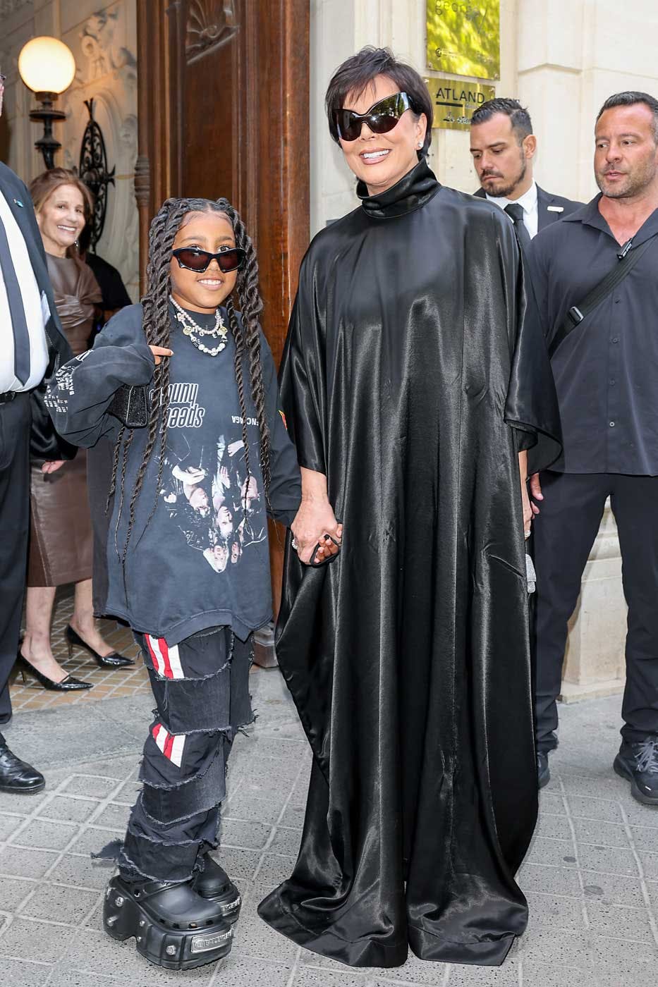 balenciaga-ss23-couture-kim-kardashian-north-west--(4)