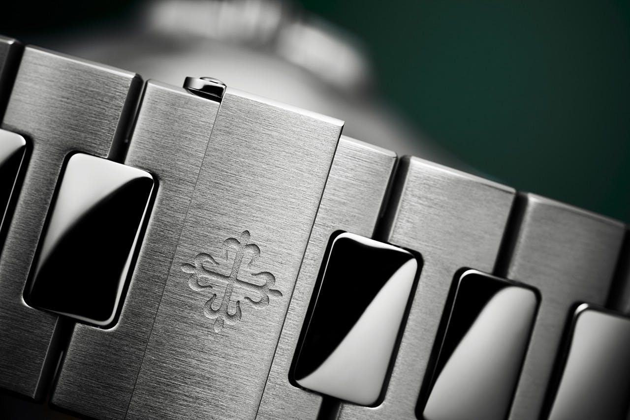 patek-plippe-nautilus-5711-olive-green-8