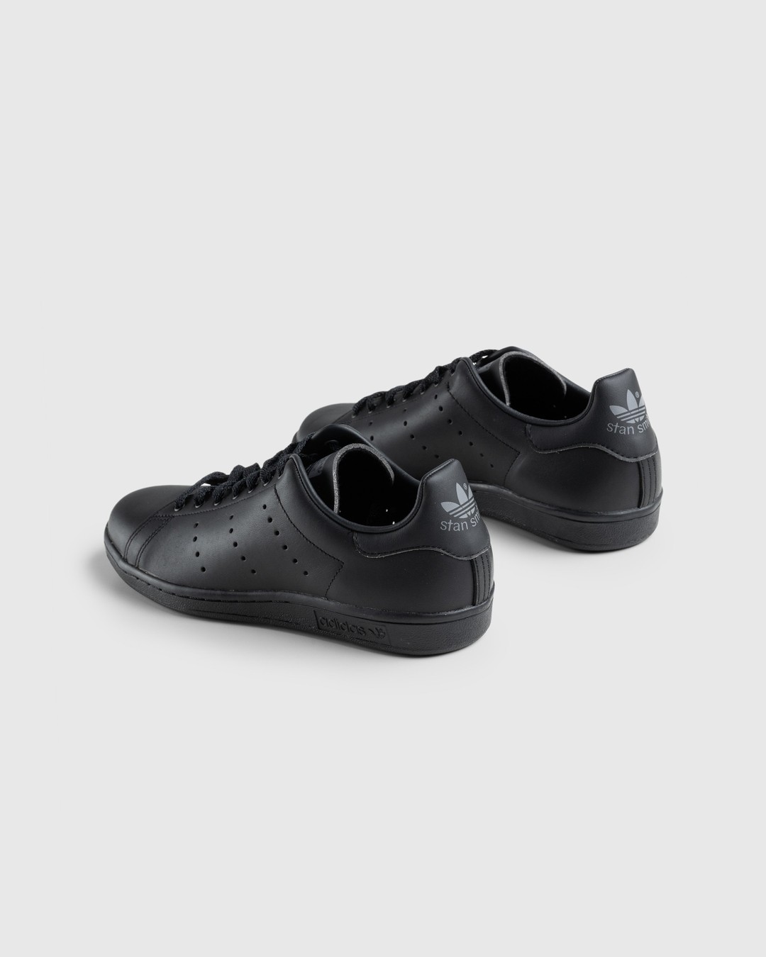 Adidas originals stan smith 80s black deals / white