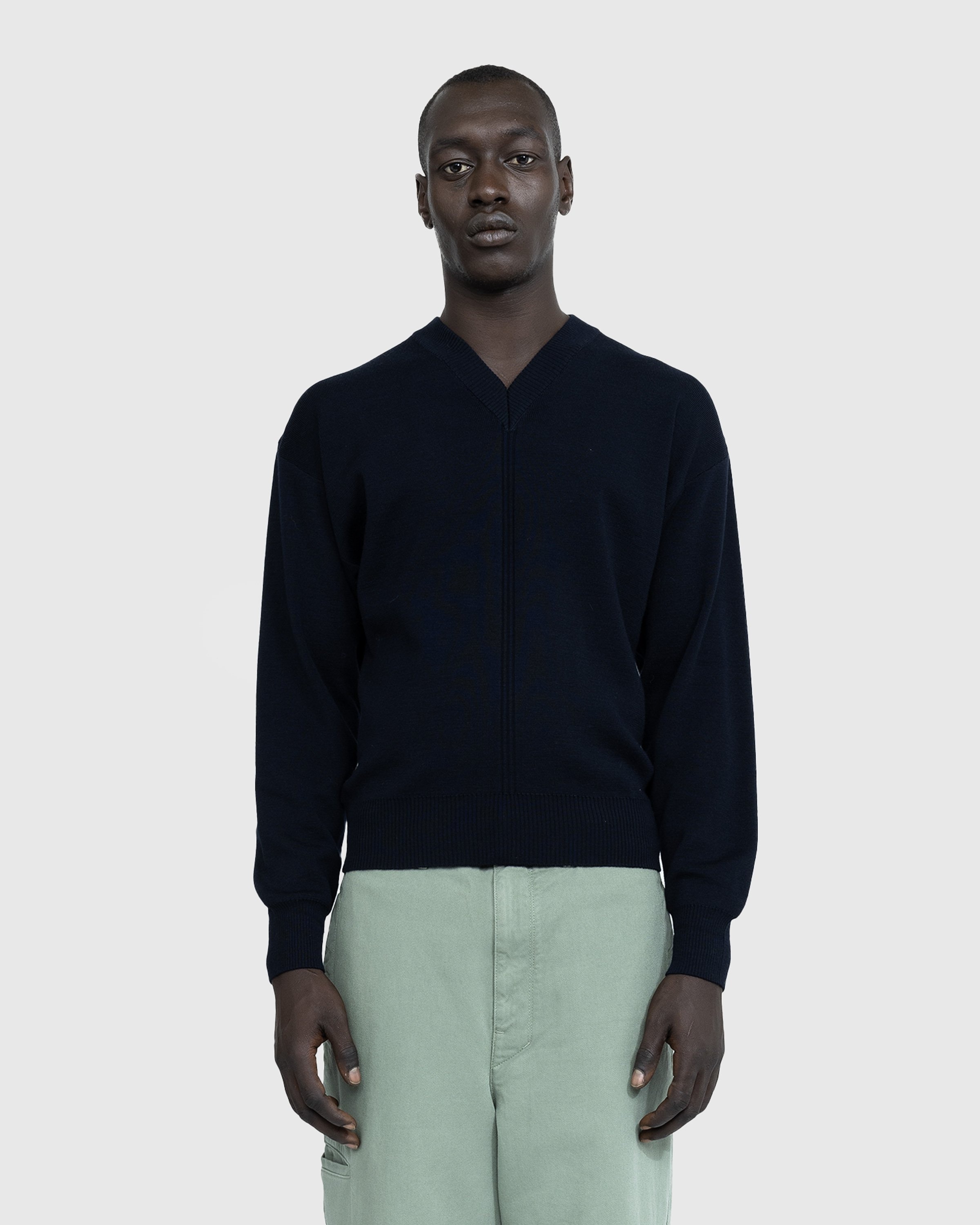 V shop neck knitwear