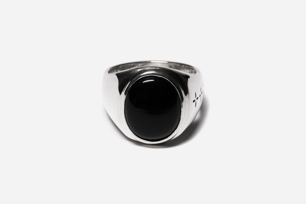 MAPLE-Tommy-Signet-Silver-Onyx-1