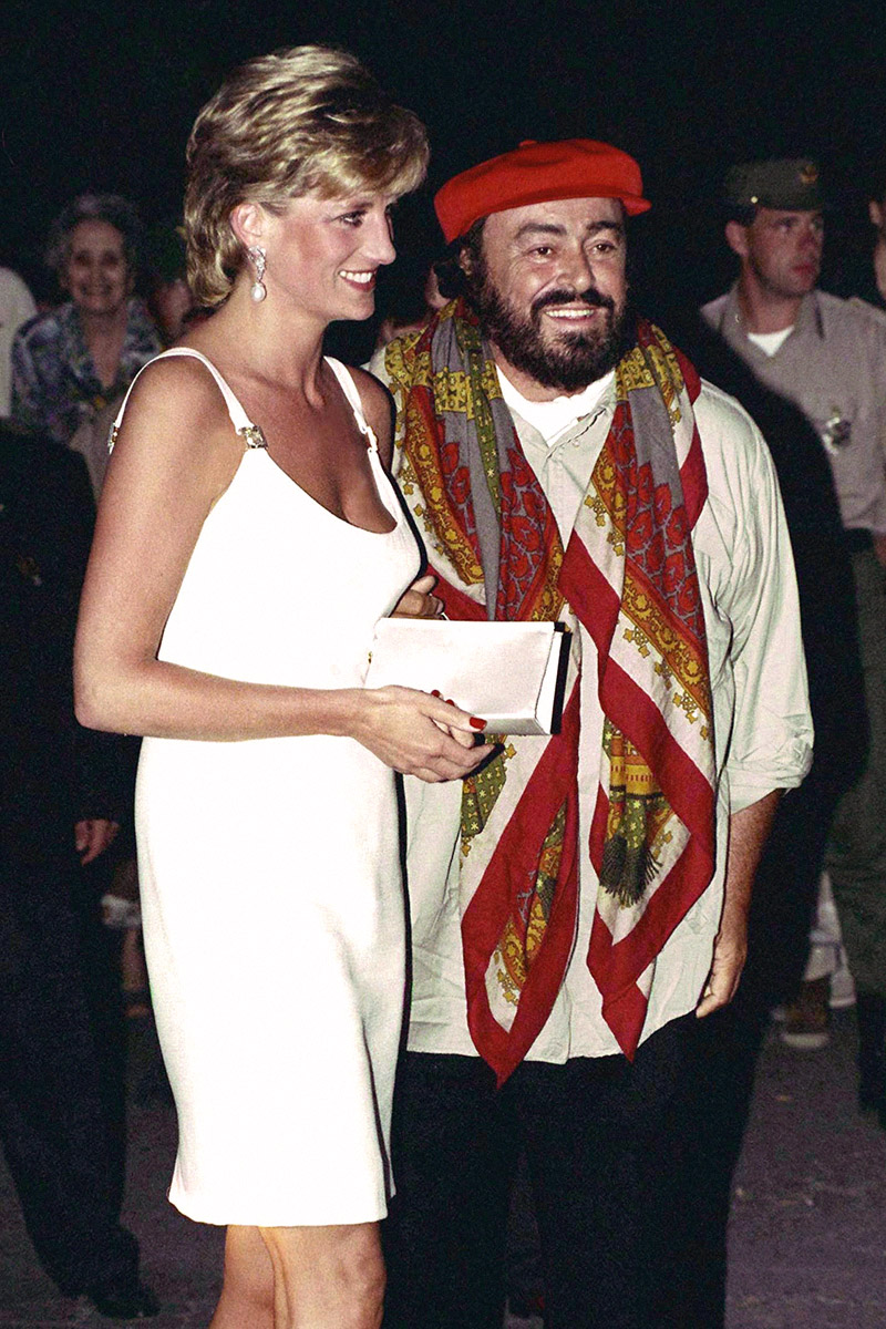 luciano-pavarotti-was-the-big-man-with-big-fits-04