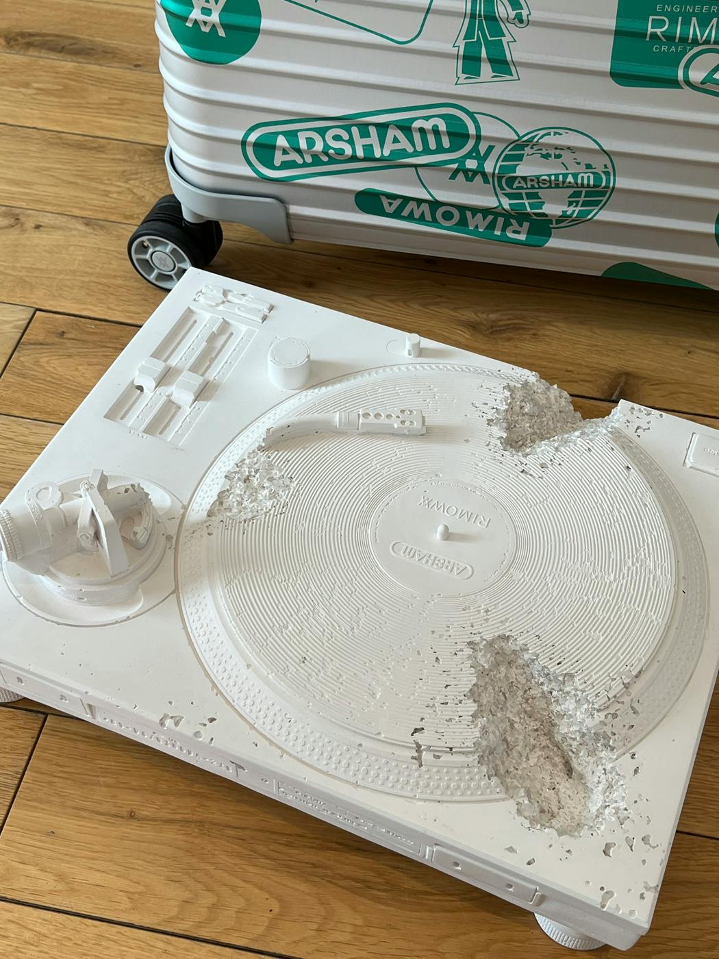 daniel-arsham-rimowa-turntable-luggage-case (7)