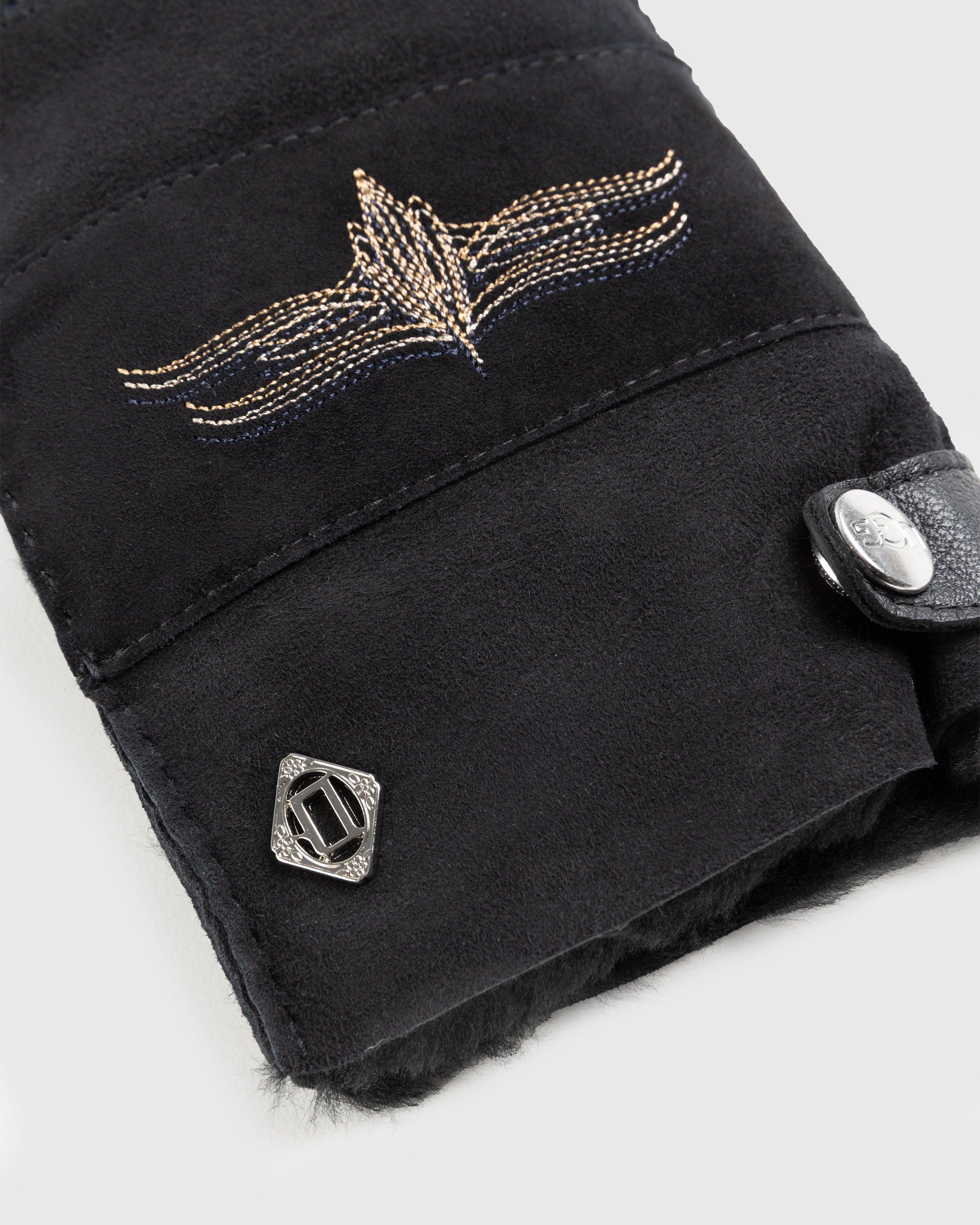 Ugg x Children of the Discordance – Sheepskin Gloves Black - Gloves - Black - Image 4