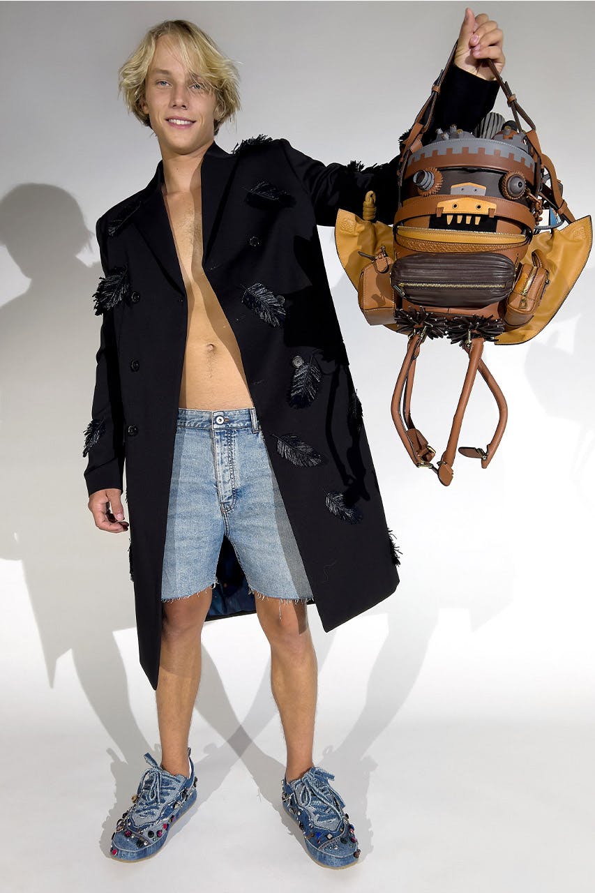 loewe-howls-moving-castle-studio-ghibli-new-001_0018_LOEWE_SS23_JT_HMC_CAMPAIGN_RGB_CROPPED_4X5_4