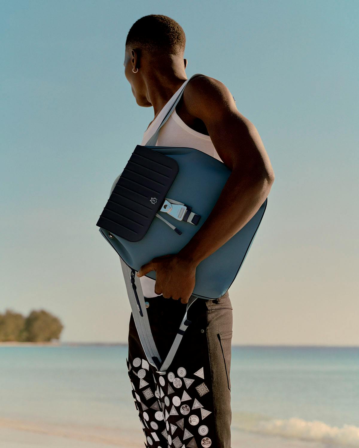 rimowa-flamingo-azure-07