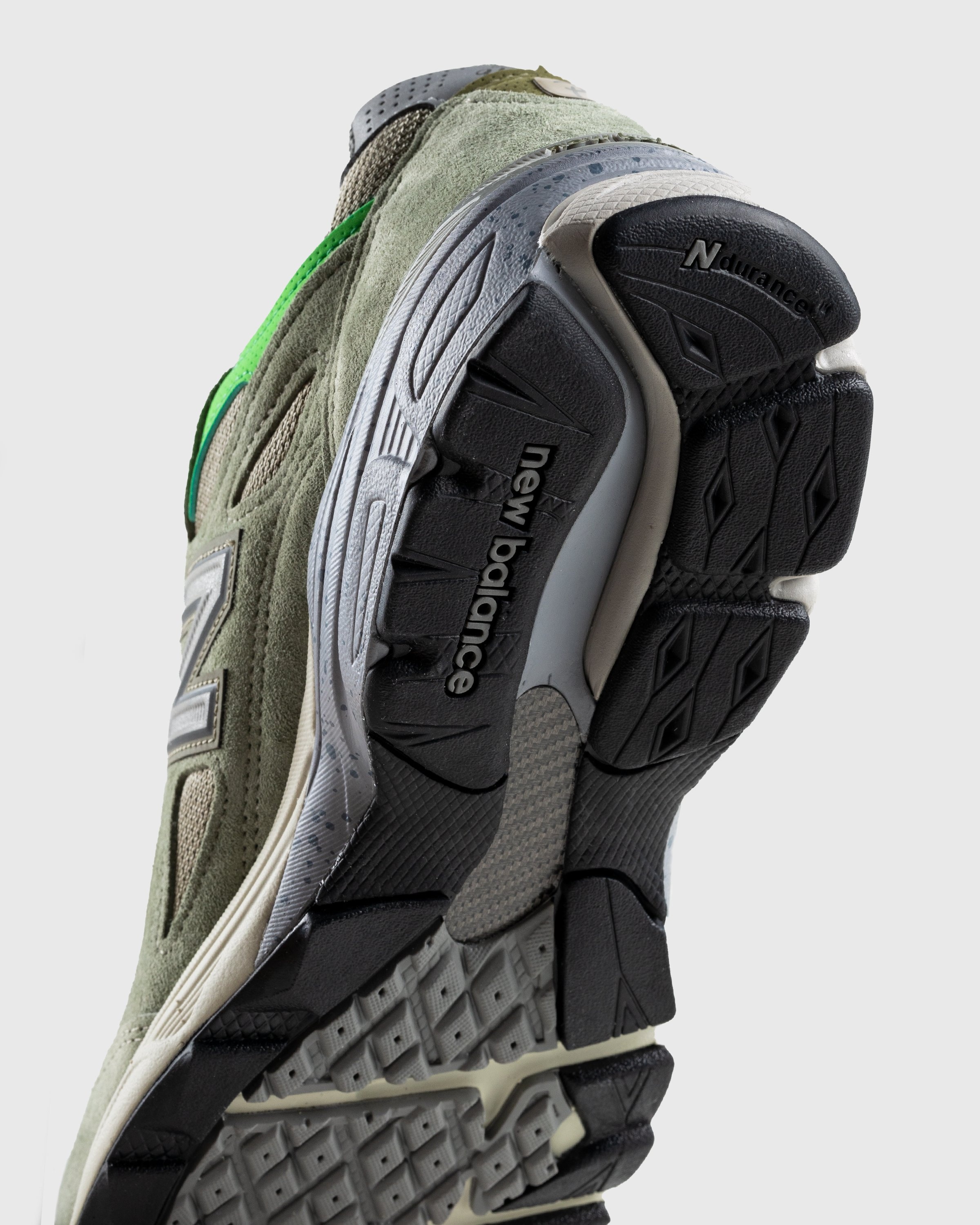 Patta x New Balance – M990PP3 Made in USA 990v3 Olive/White Pepper - Sneakers - Green - Image 6