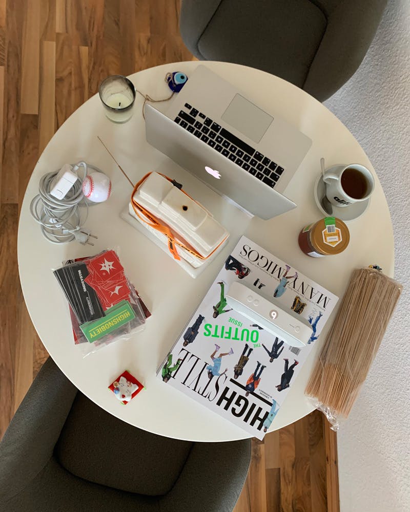 wfh-office-tour-look-inside-home-offices-hendrik-01