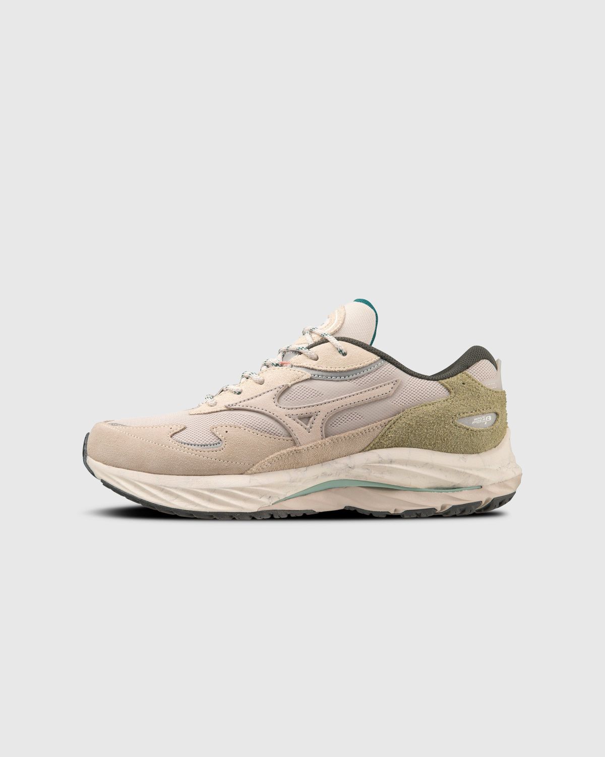 Mizuno – Wave Rider Beta Silver Cloud/White Sand - Sneakers - White - Image 2