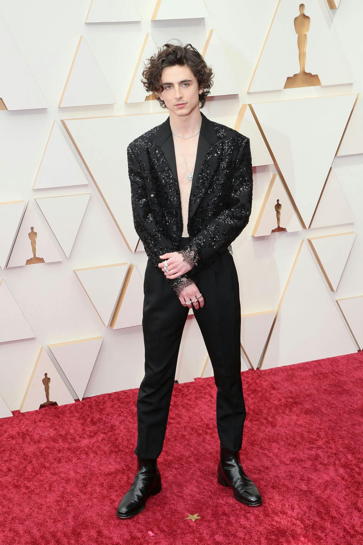 timothee-chalamet-shirtless-oscars-2022-red-carpet-03