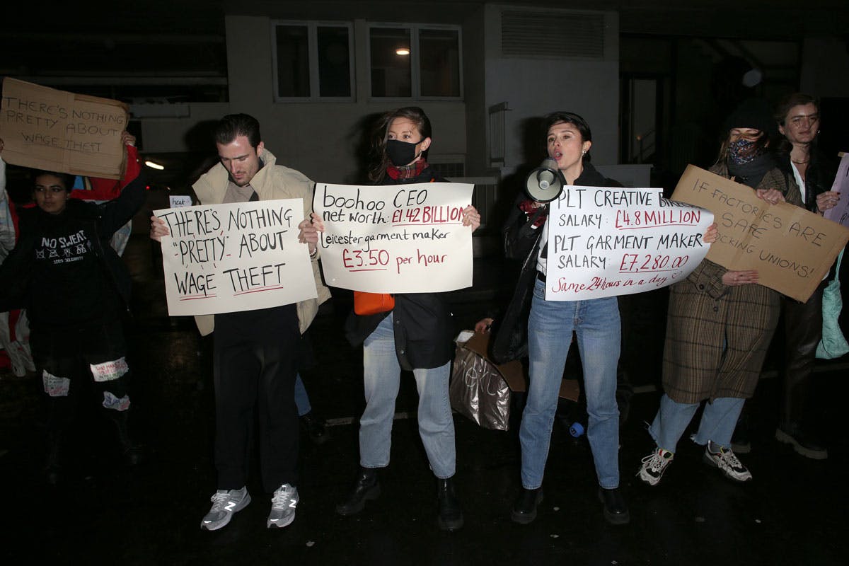 prettylittlething-protest-molly-mae-hague-01