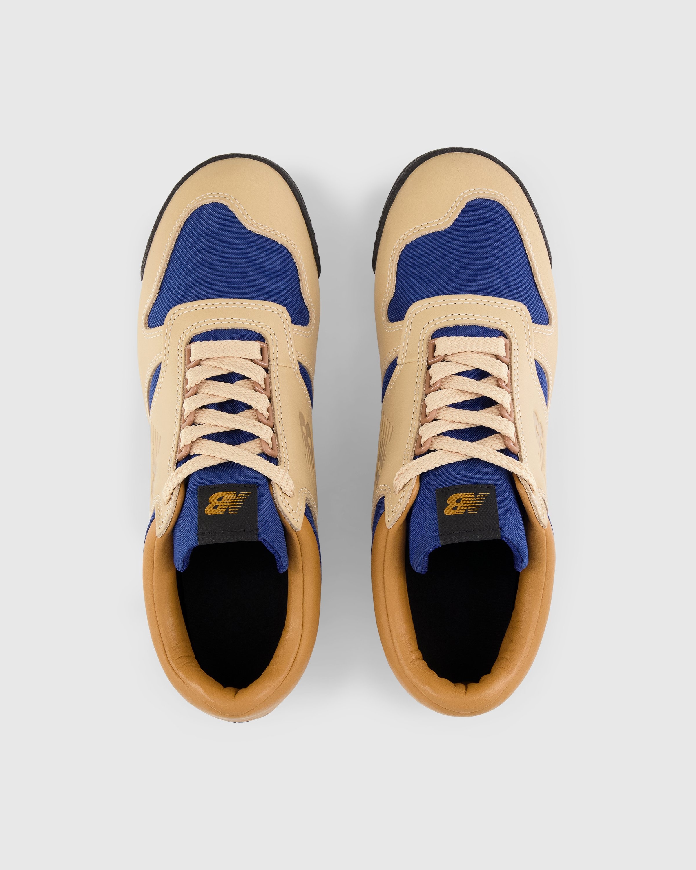 New Balance – UALGSVT Rainier Dune - Sneakers - Beige - Image 4
