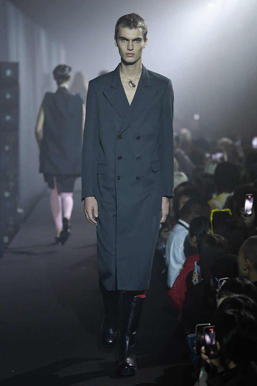 raf-simons-ss23-collection-mens-womens-new-001_0000_look0062
