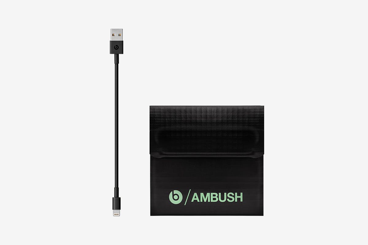 beats-ambush-glow-in-the-dark-powerbeats-09