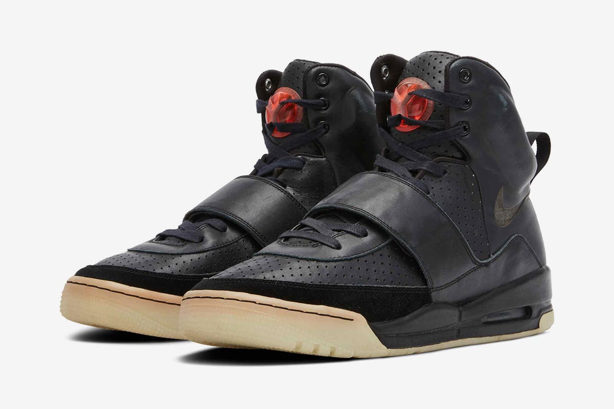 kanye-west-nike-air-yeezy-1-sale-sothebys-07