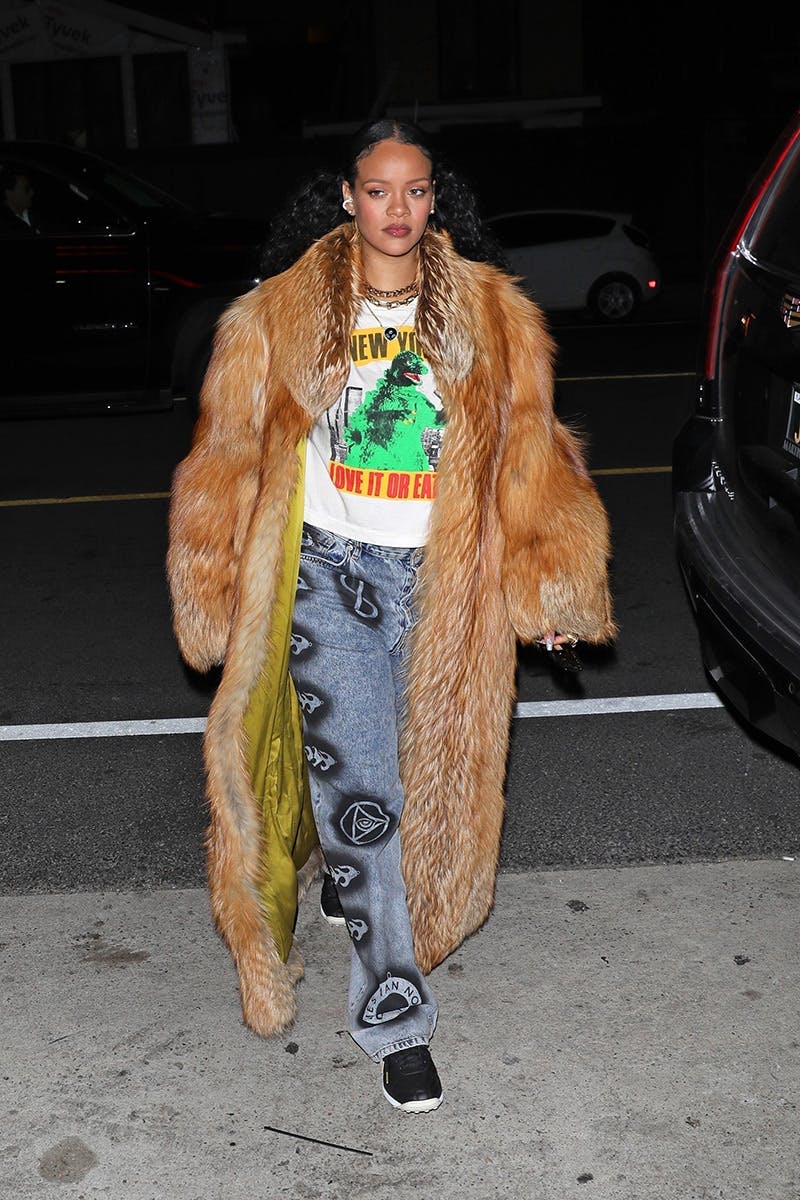 rihanna-pregnancy-outfit-00