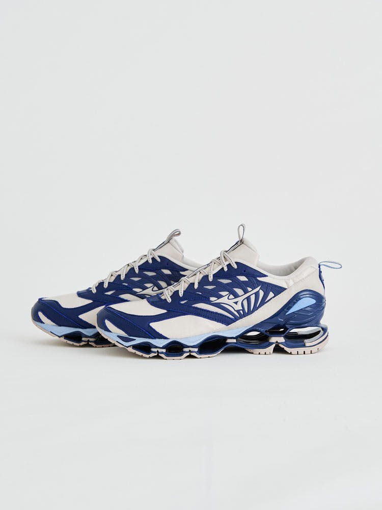 fashion-week-fw21-sneaker-roundup-white-mountaineering-08