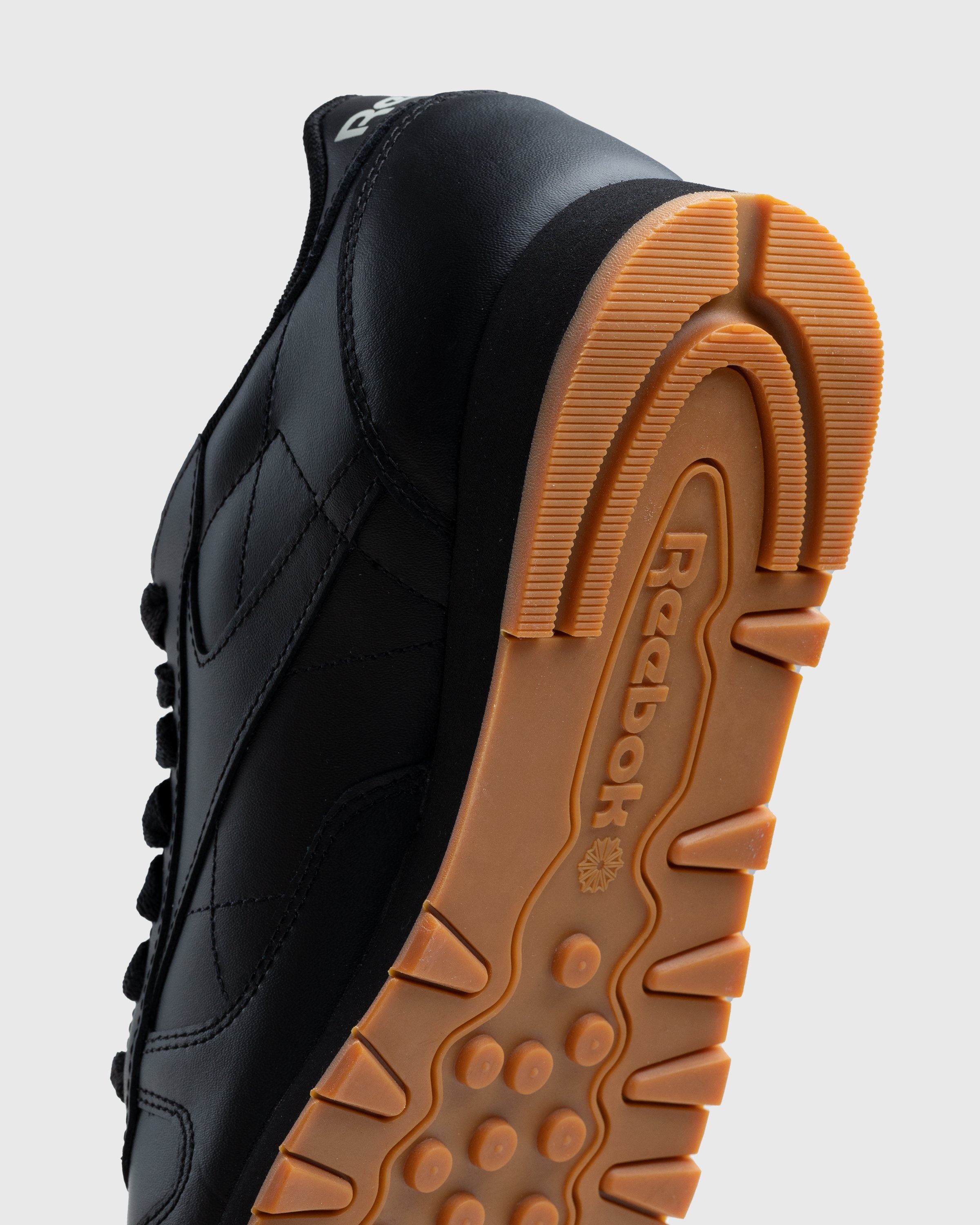 Reebok classic outlet black shoes