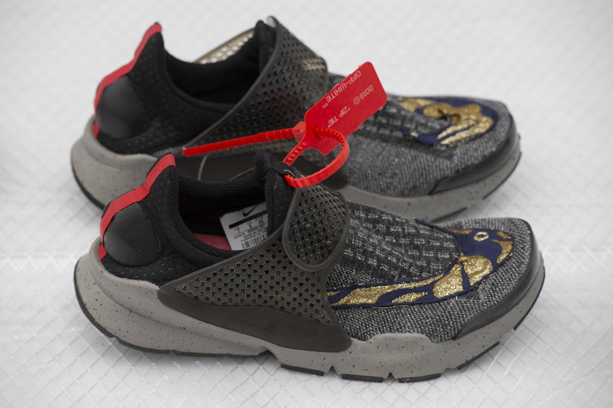 Nike sock dart x off white clearance