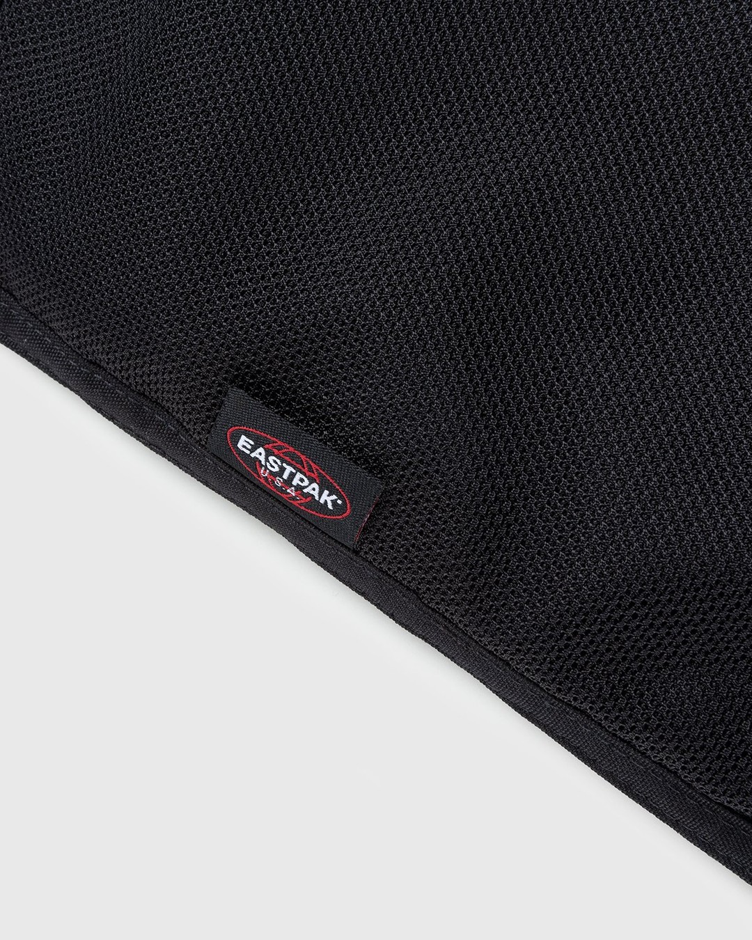 MM6 Maison Margiela x Eastpak – Borsa Tracolla Shoulder Bag Black - Bags - Black - Image 4