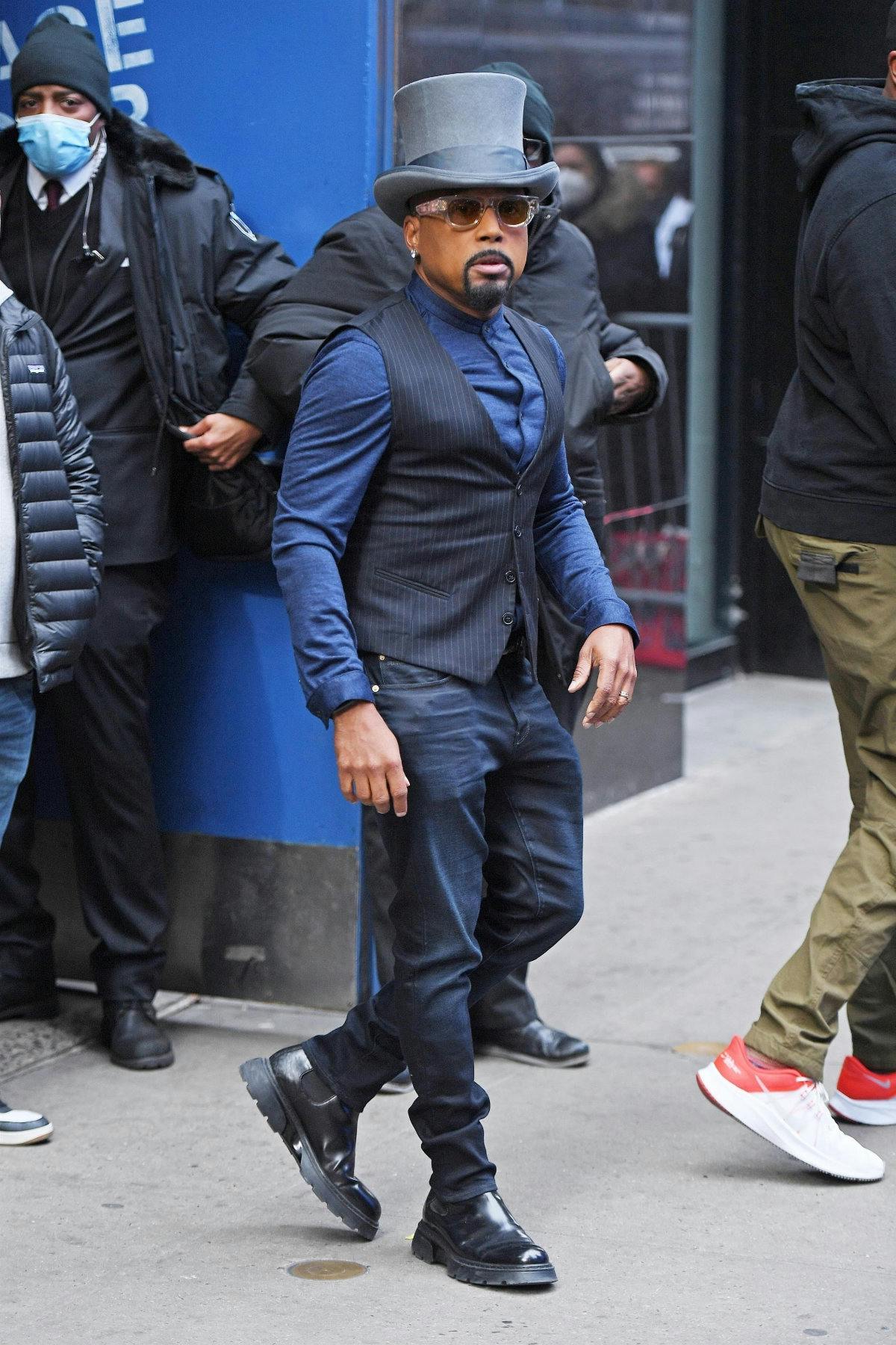 New York, NY  - Shark Tank star Daymond John exits Good Morning America in NYC wearing a unique ensemble.



Pictured: Daymond John



BACKGRID USA 22 MARCH 2023 



USA: +1 310 798 9111 / usasales@backgrid.com



UK: +44 208 344 2007 / uksales@backgrid.com



*UK Clients - Pictures Containing Children

Please Pixelate Face Prior To Publication*