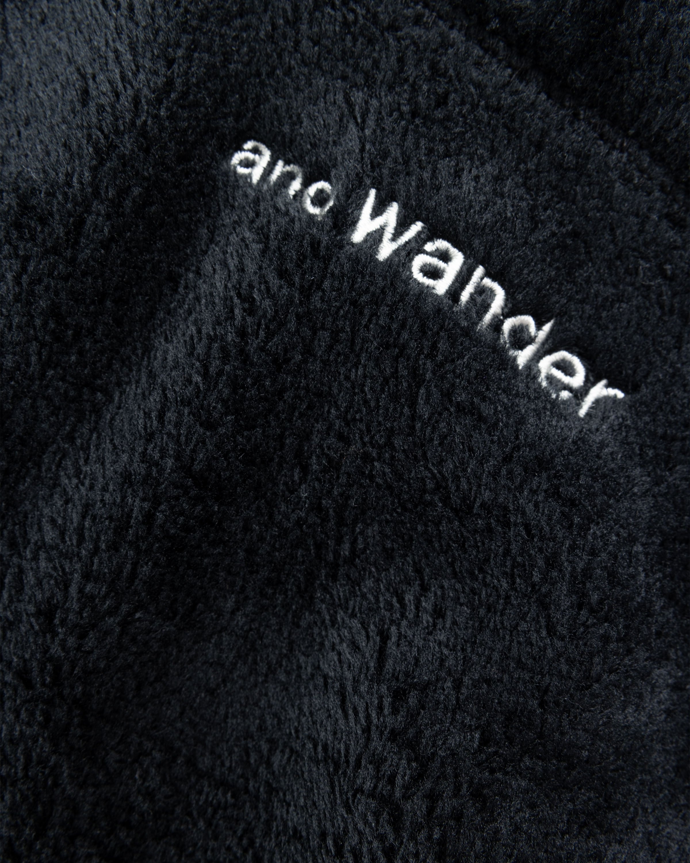 And Wander – High Loft Fleece Neck Warmer Black | Highsnobiety Shop