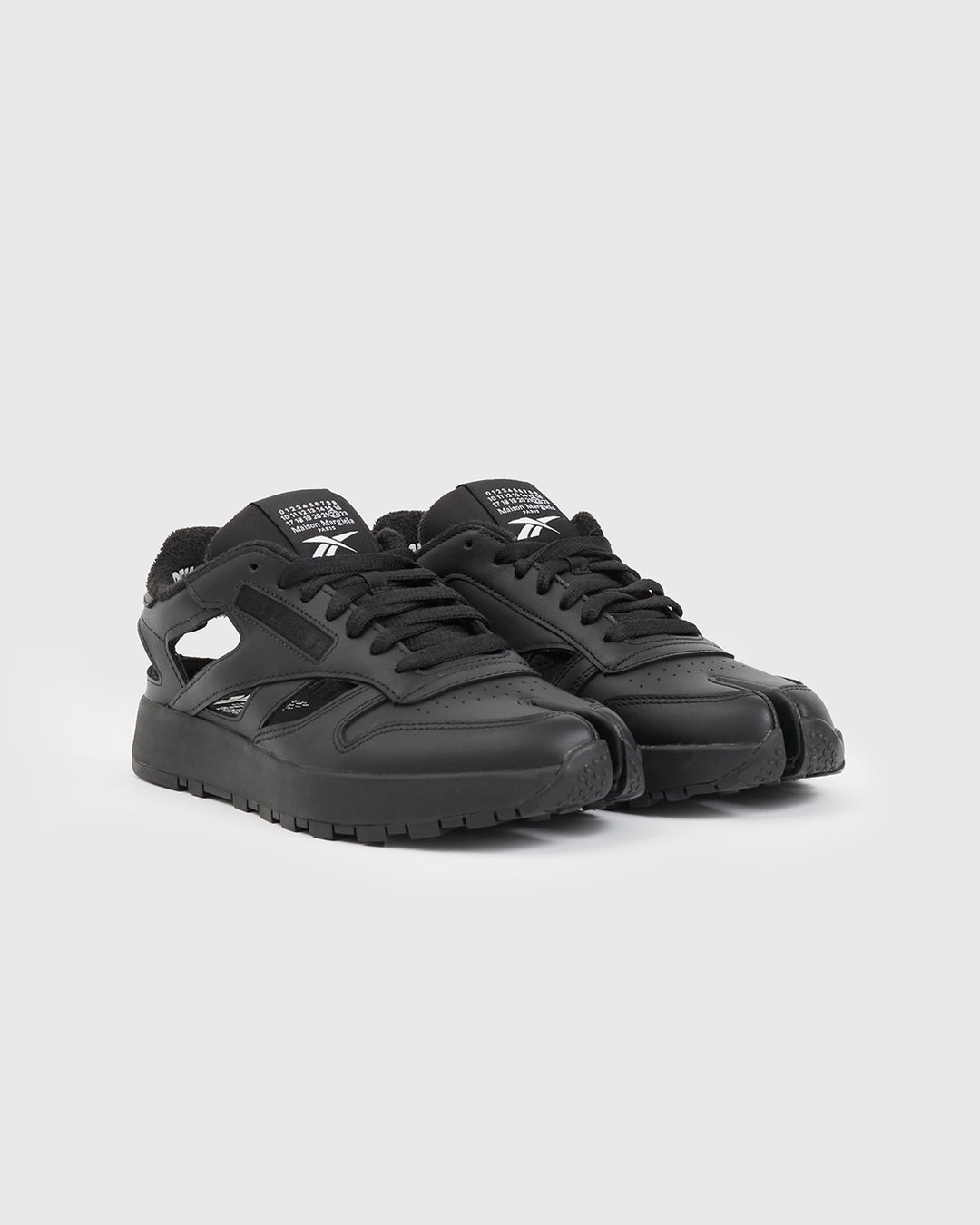 Maison Margiela x Reebok – Classic Leather Tabi Low Black - Sneakers - Black - Image 2