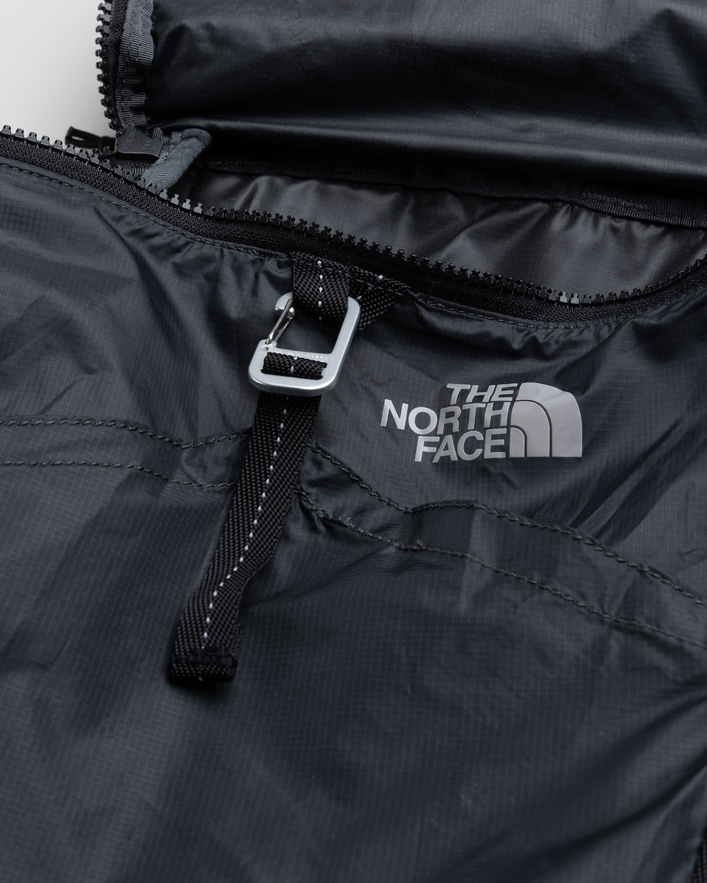 The North Face – Flyweight Daypack Asphalt Grey/TNF Black - Bags - Grey - Image 4